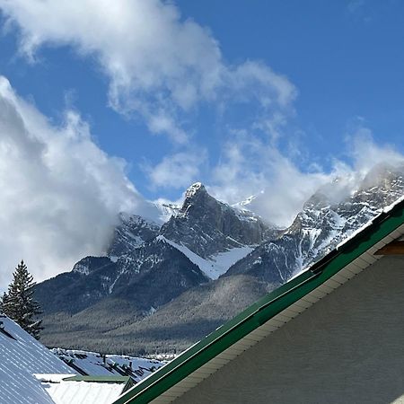 Banff Wood Lodge Канмор Екстериор снимка