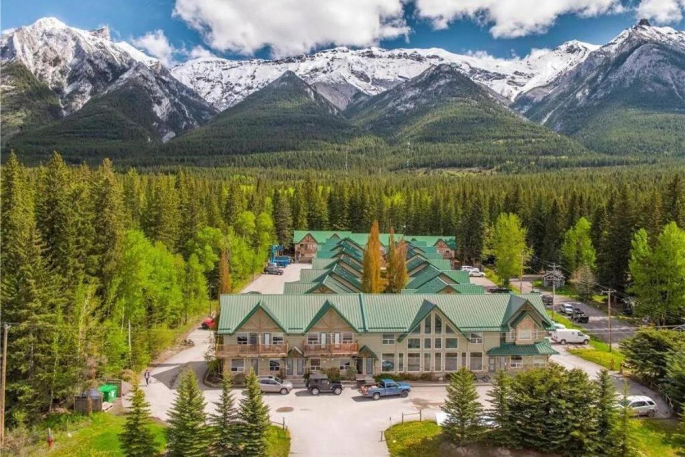 Banff Wood Lodge Канмор Екстериор снимка