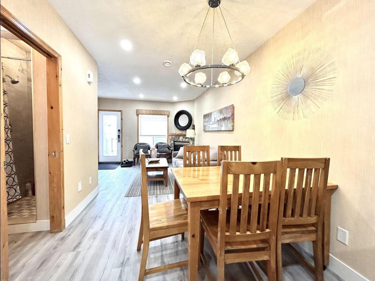 Banff Wood Lodge Канмор Екстериор снимка