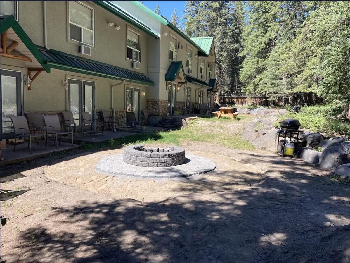 Banff Wood Lodge Канмор Екстериор снимка