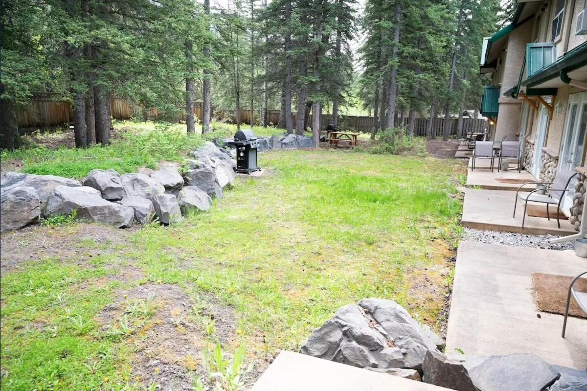Banff Wood Lodge Канмор Екстериор снимка