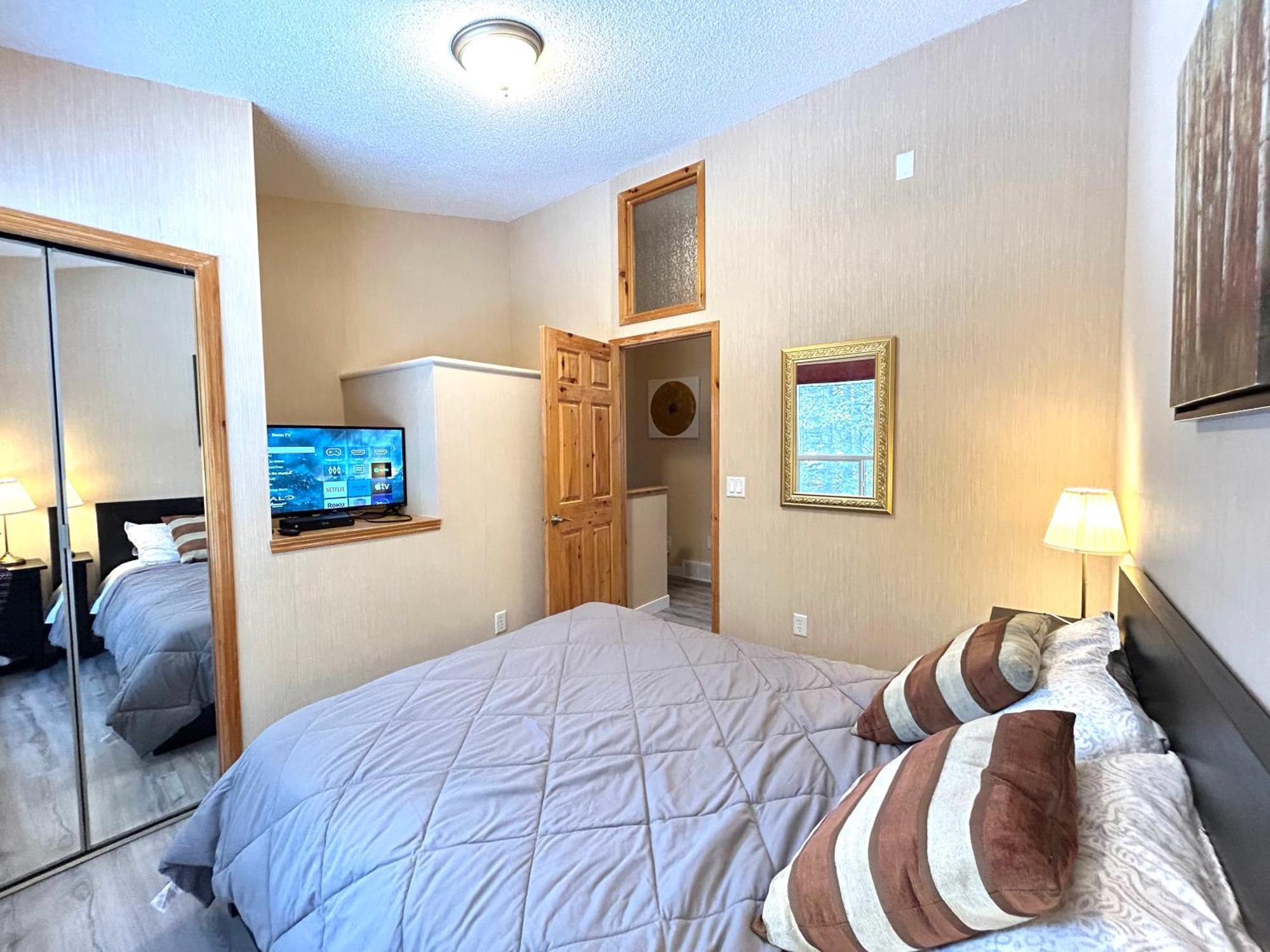 Banff Wood Lodge Канмор Екстериор снимка