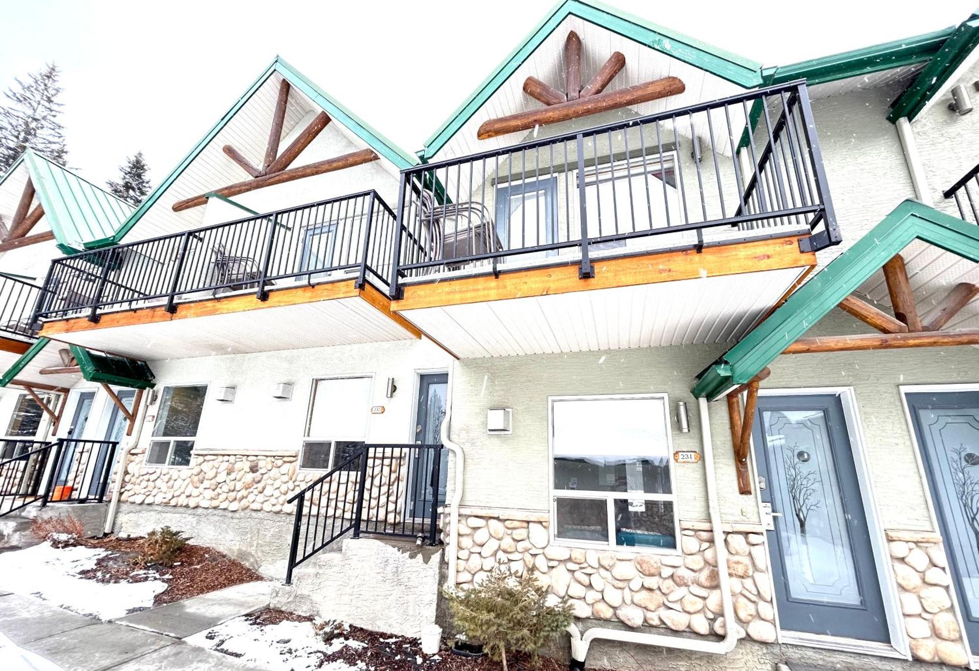 Banff Wood Lodge Канмор Екстериор снимка