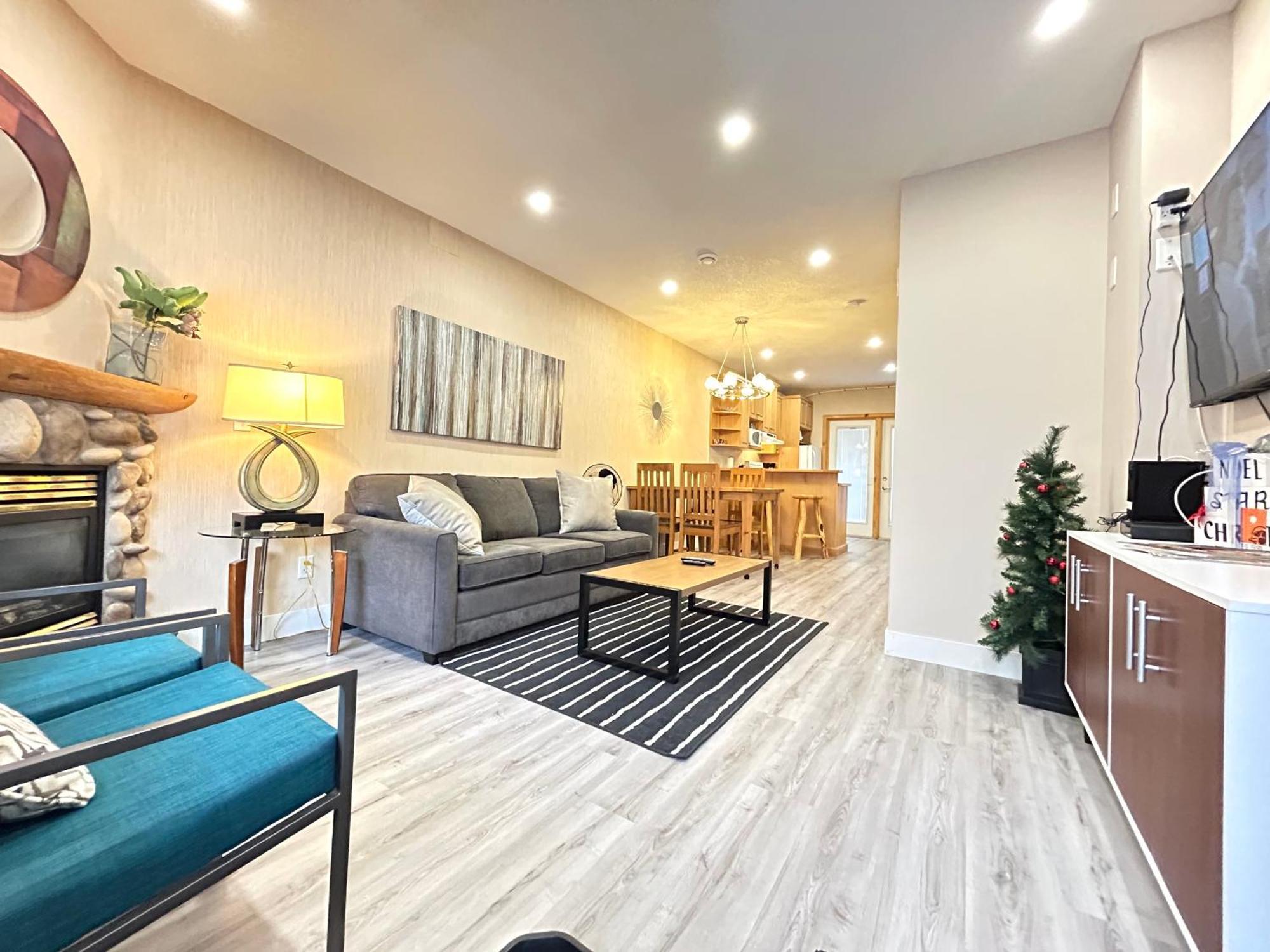 Banff Wood Lodge Канмор Екстериор снимка