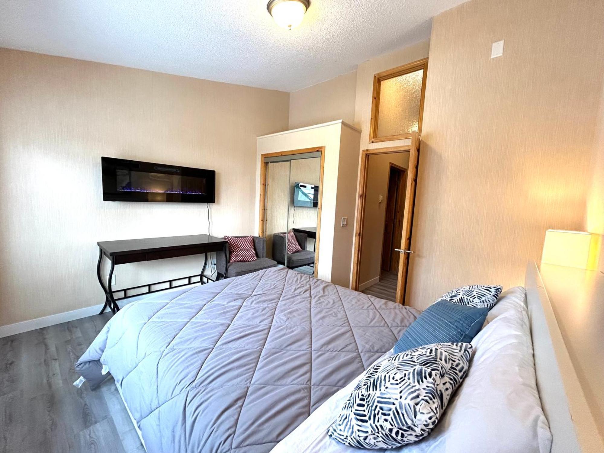 Banff Wood Lodge Канмор Екстериор снимка