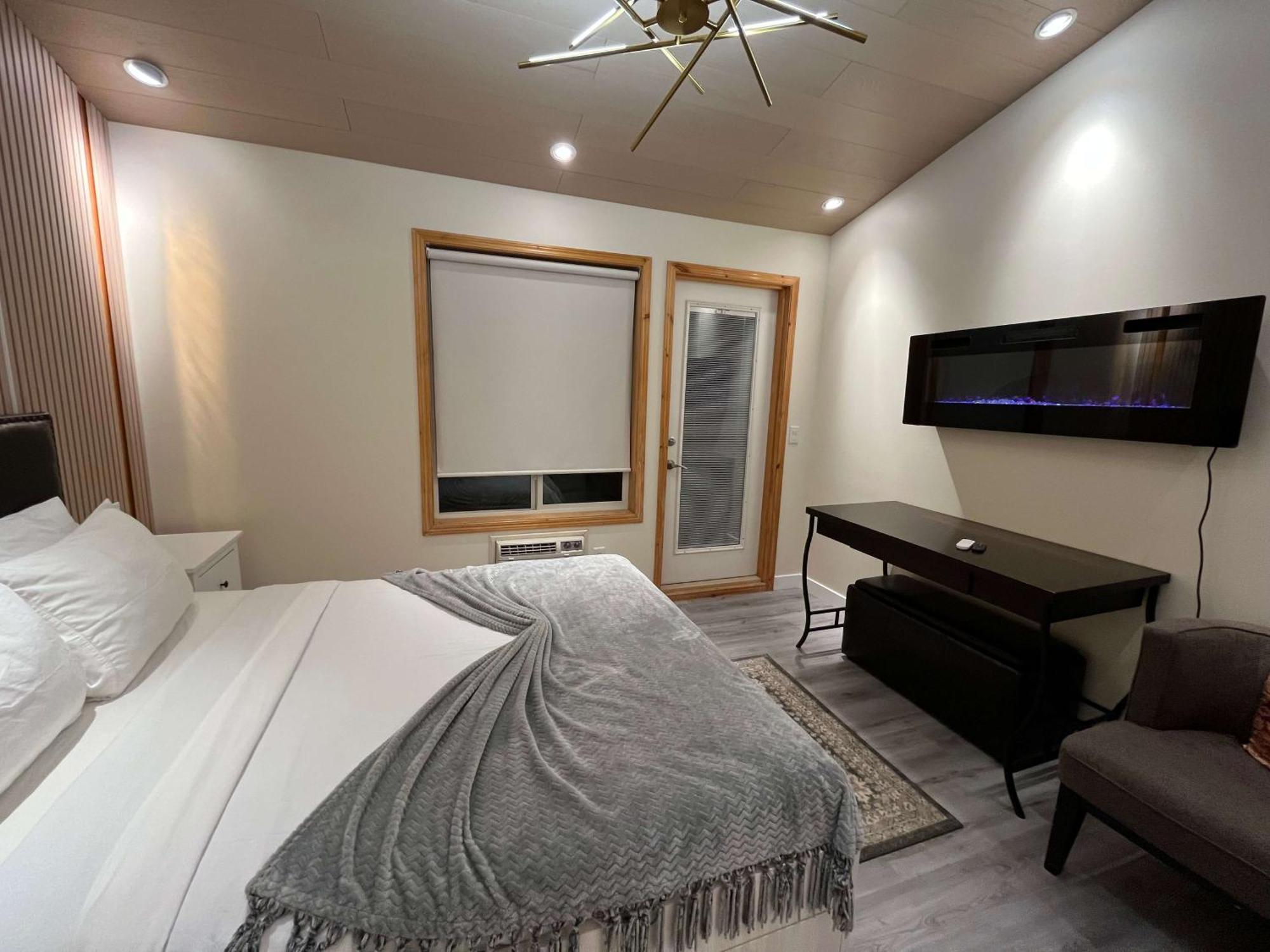 Banff Wood Lodge Канмор Екстериор снимка