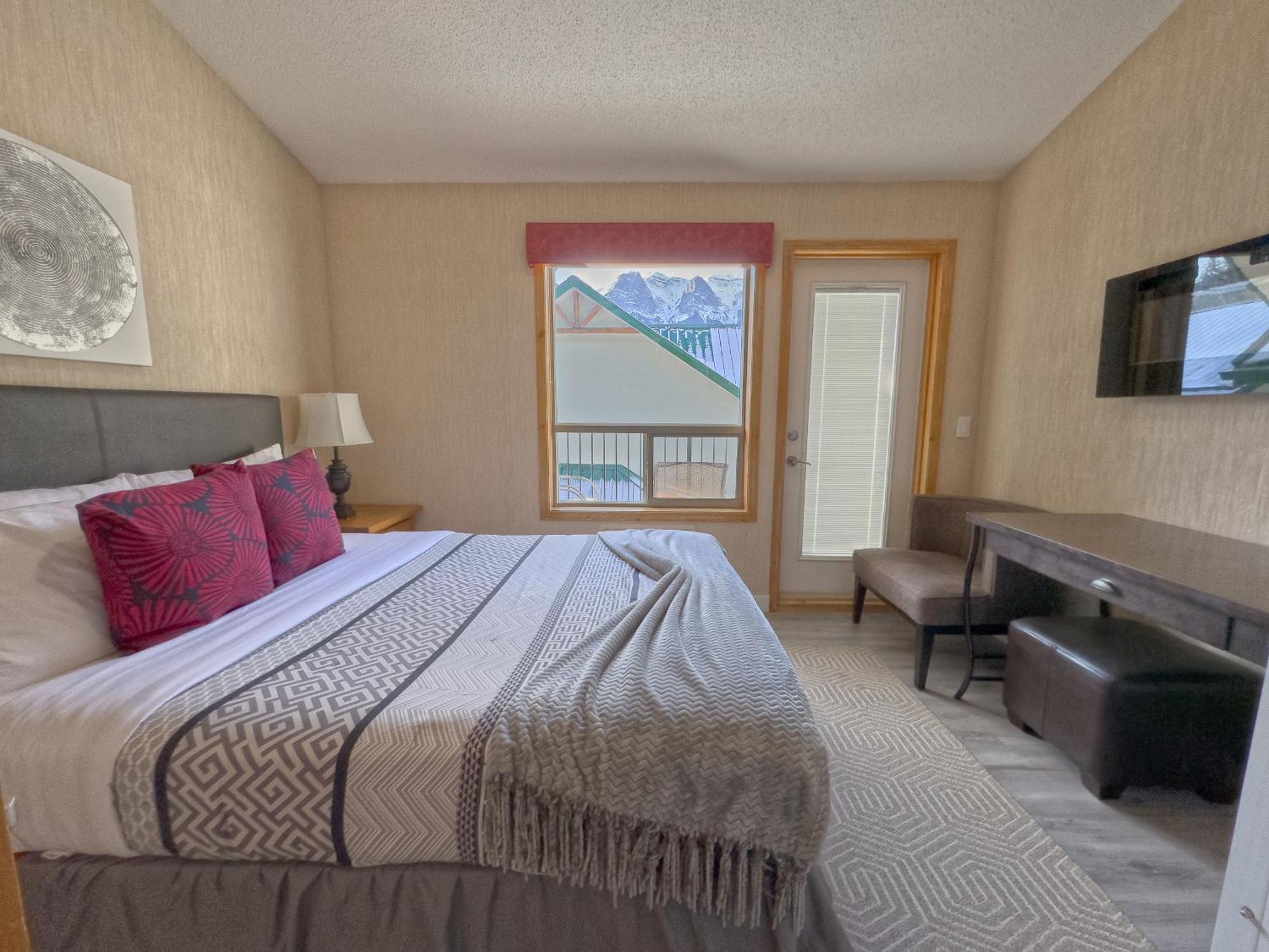 Banff Wood Lodge Канмор Екстериор снимка