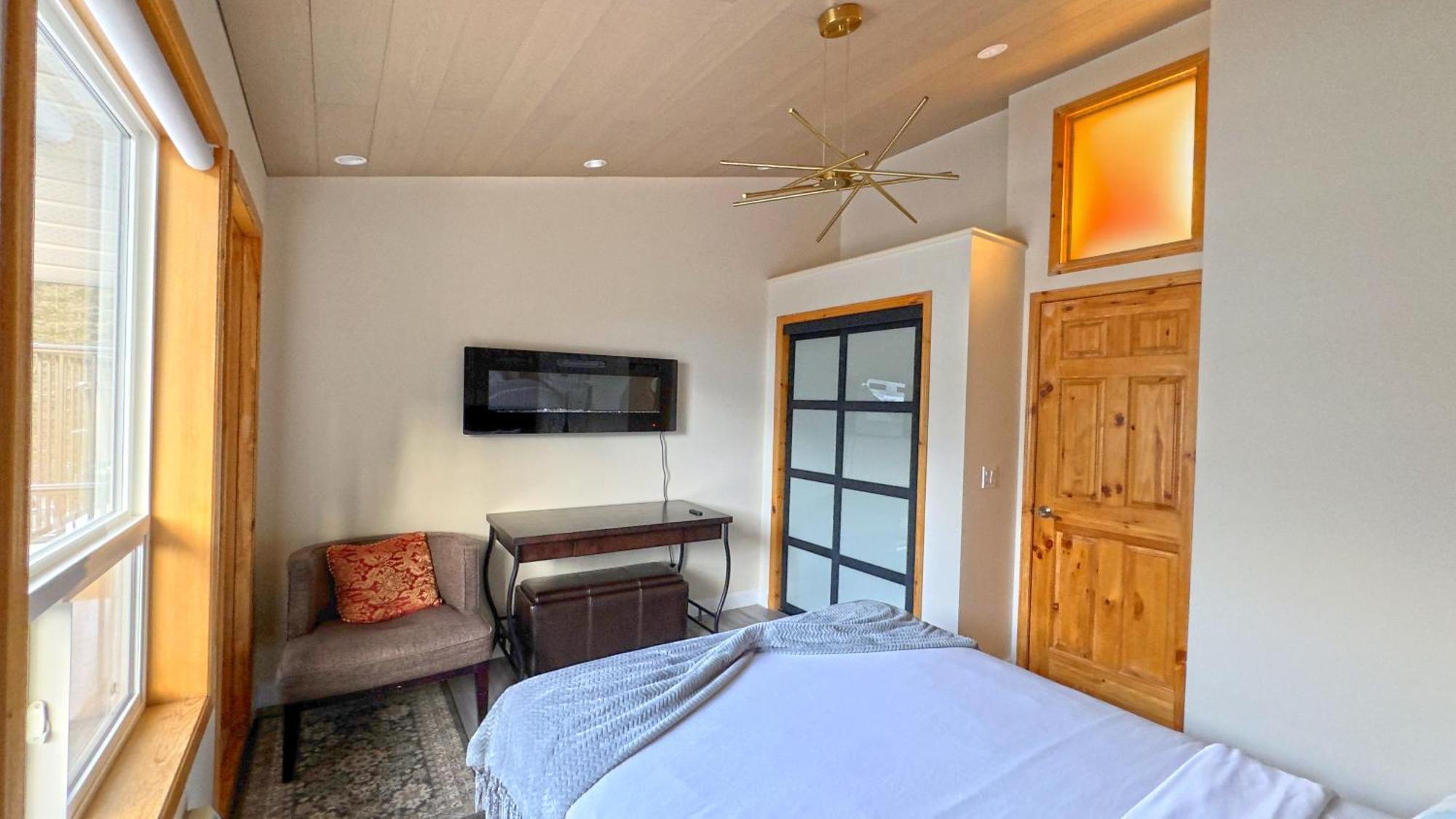 Banff Wood Lodge Канмор Екстериор снимка