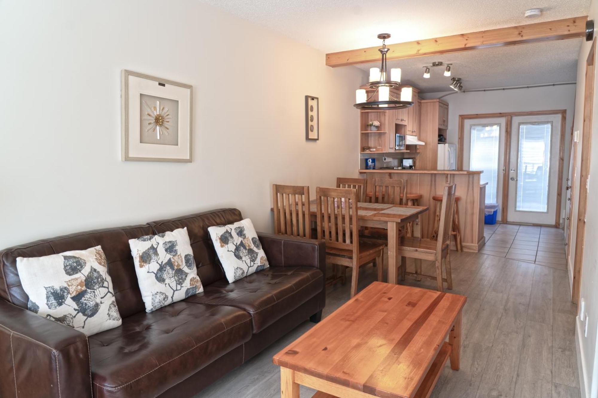 Banff Wood Lodge Канмор Екстериор снимка