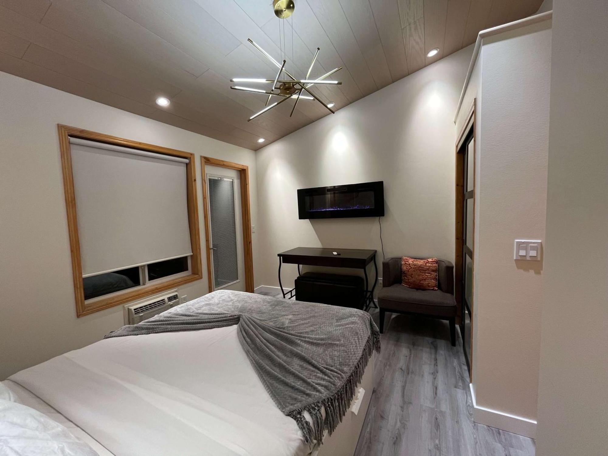 Banff Wood Lodge Канмор Екстериор снимка