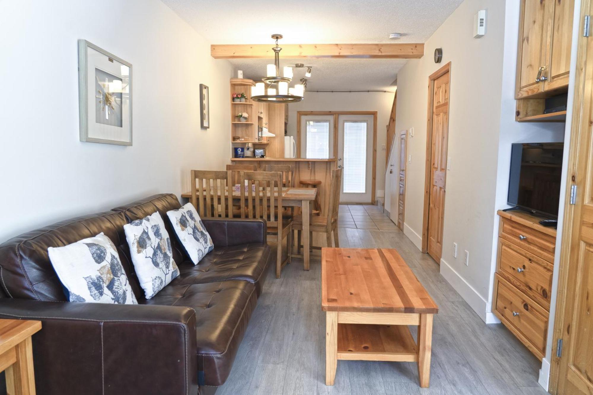 Banff Wood Lodge Канмор Екстериор снимка