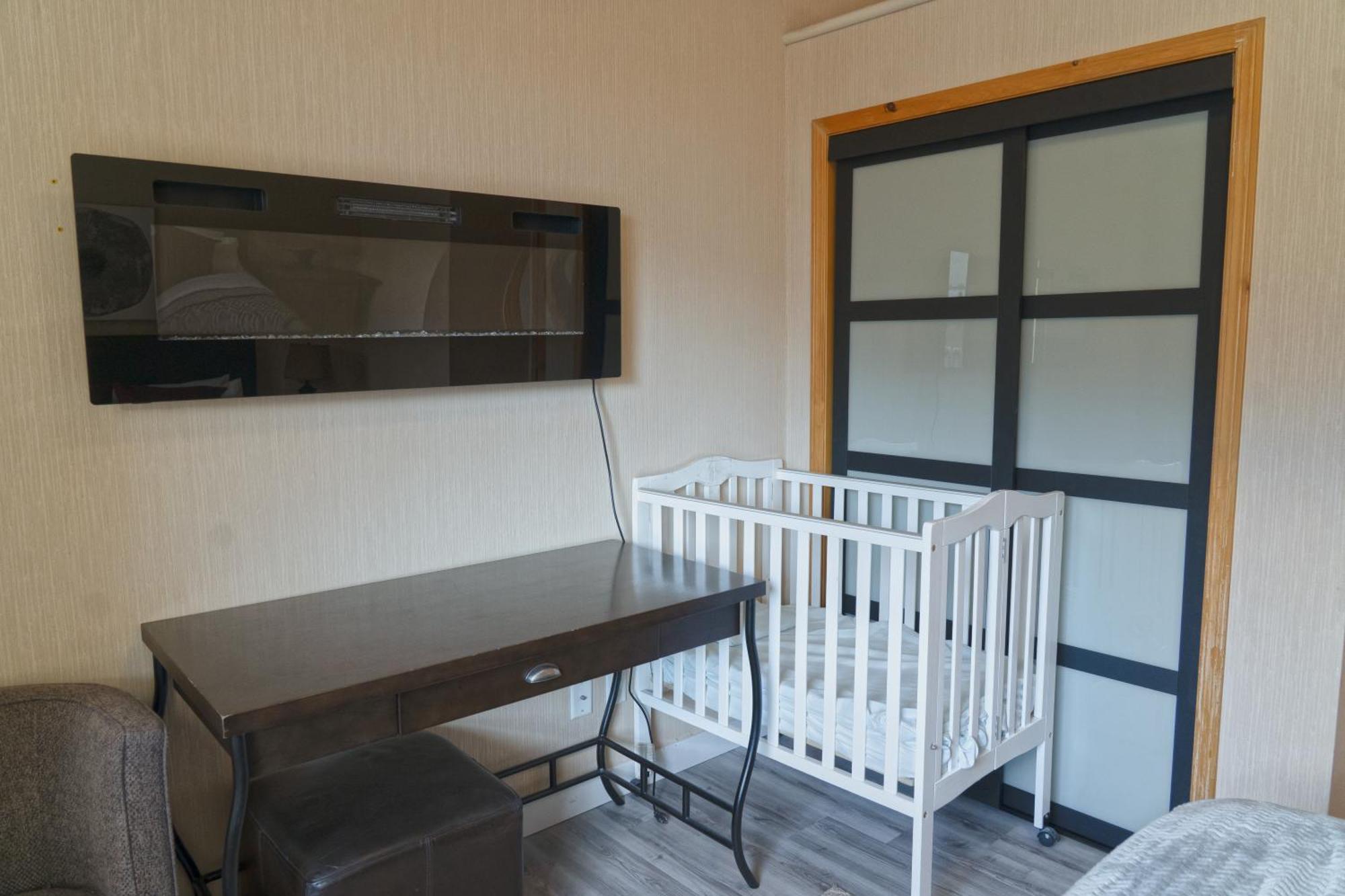Banff Wood Lodge Канмор Екстериор снимка