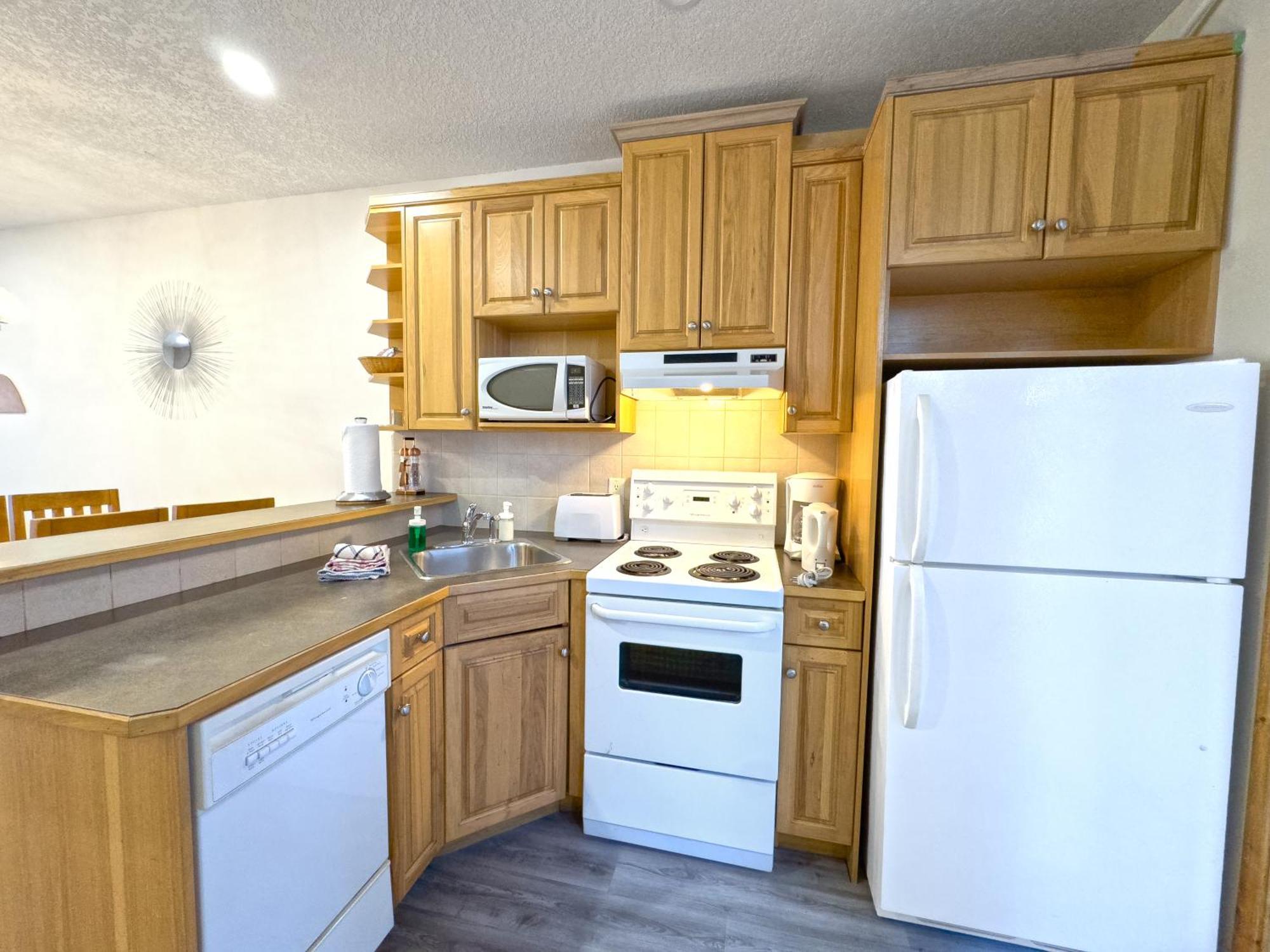 Banff Wood Lodge Канмор Екстериор снимка