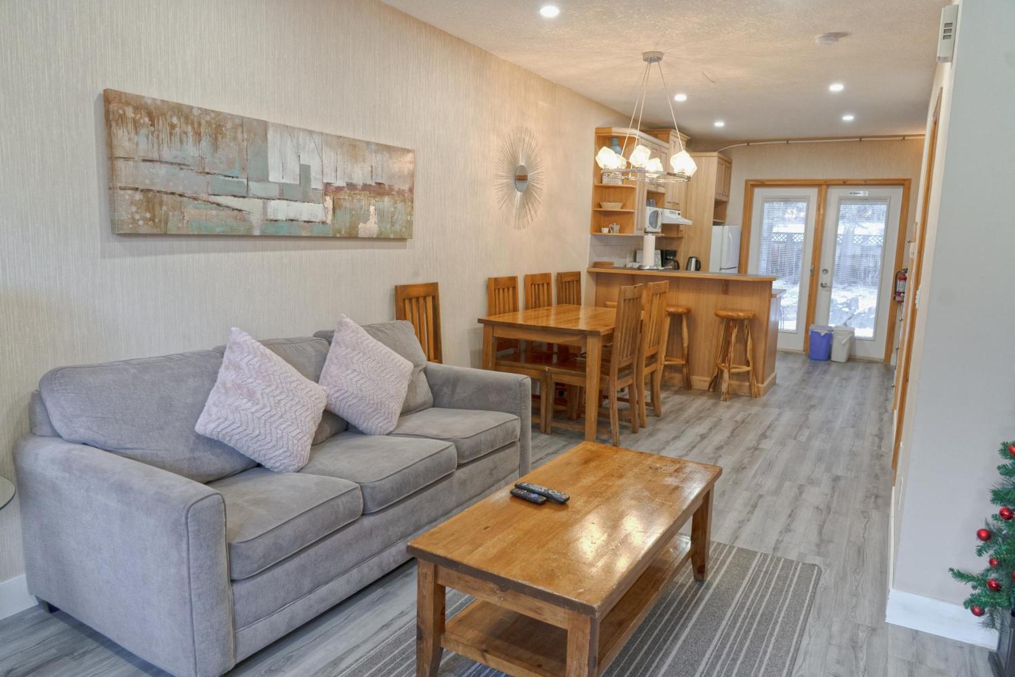 Banff Wood Lodge Канмор Екстериор снимка