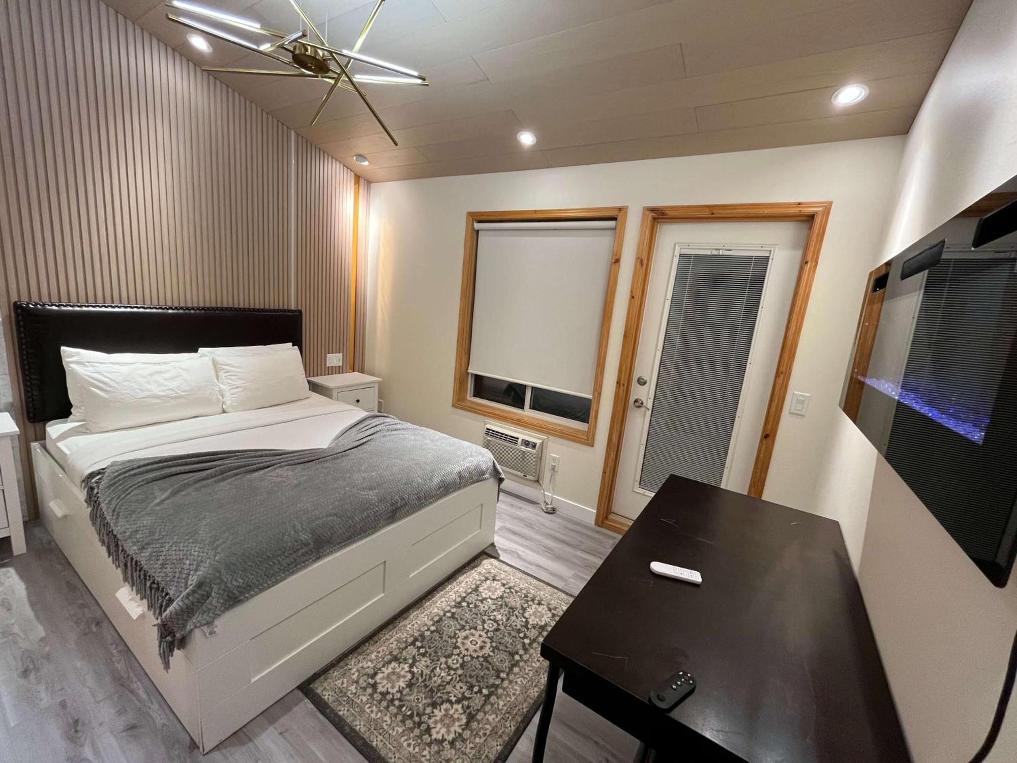 Banff Wood Lodge Канмор Екстериор снимка